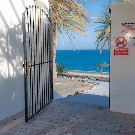 Beautiful On The Seafront Apartment Costa Teguise
